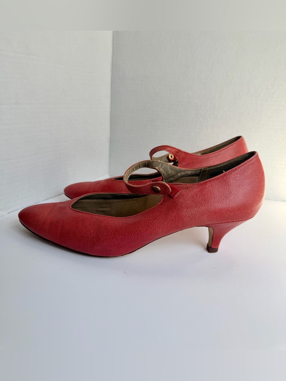 Vintage Red Capezio Mary Jane Pumps 60’s Leather Kitten Heel Almond Toe Sz 10N